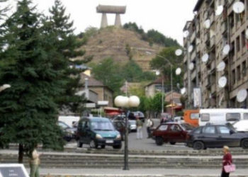 Digjet vetura e një kosovareje në Leposaviq