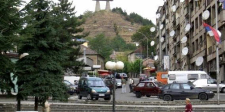 Digjet vetura e një kosovareje në Leposaviq