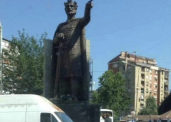 LAJMI I FUNDIT: Gjendet një mjet shpërthyes në veri të Mitrovicës, policia në vendngjarje