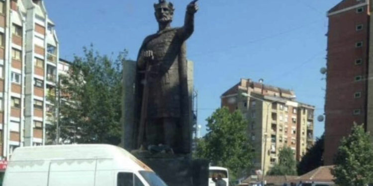 LAJMI I FUNDIT: Gjendet një mjet shpërthyes në veri të Mitrovicës, policia në vendngjarje