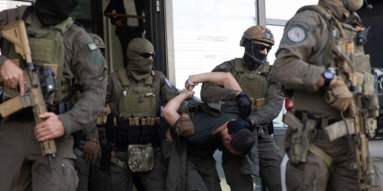 Lirohen gjashtë nga tetë të arrestuarit për sulmin terrorist në Banjskë