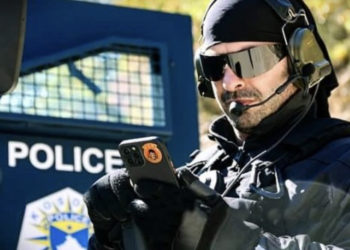 Policëve që veprojnë në veri u kërkohet të largohen nga rrjetet sociale