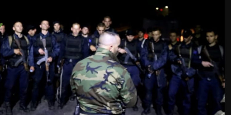 “Nuk ua japim tokën”: Ndalohet një serb në Zubin Potok, mbante bluzë me mbishkrim nacionalist dhe thikë