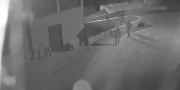 Momenti kur terroristët serbë gjuajnë me kallashnikovë e zollë policinë e Kosovës në Banjskë