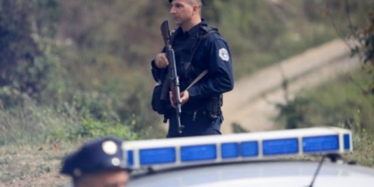 Policia ndalon pesë persona në Leposaviq, u futën ilegalisht nga Serbia