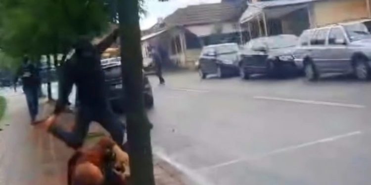 I ngrihet aktakuzë serbit që i sulmoi gazetarët në veri