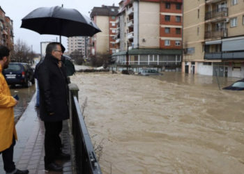 A pritet të ketë vërshime, IHK del me njoftim pas reshjeve të shiut