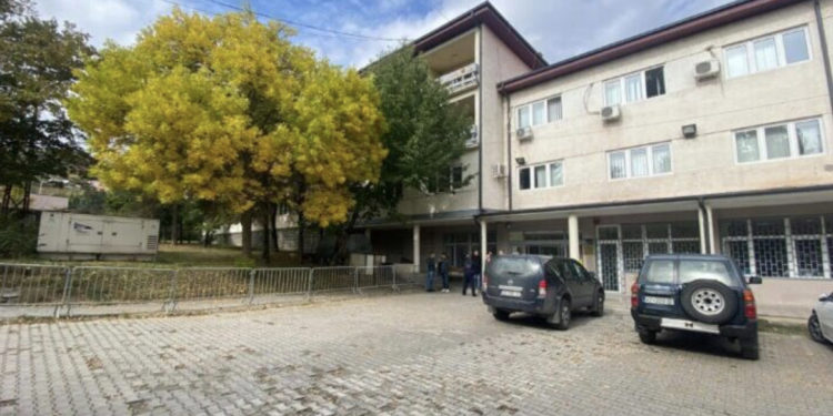 Tentoi t’i jap 10 euro ryshfet zyrtarit policor, Gjykata në Mitrovicë e denon me 1800 euro