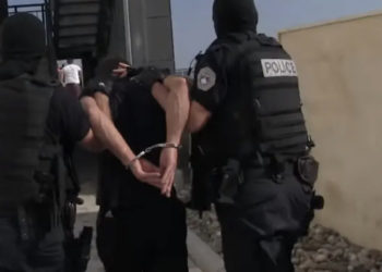 Zyrtarët e Doganës dhe polici kufitar të arrestuar dje në Veri dalin para Gjykatës, kërkohet paraburgimi i tyre