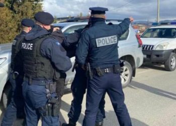 Arrestohet mitrovicasi që kanosi personin zyrtar tek rruga e Liqenit