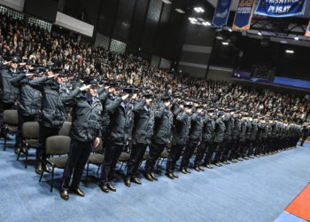 1 mijë këpucë për policët e Kosovës “peshojnë” 263 mijë euro, tenderin e fiton kompania vendase