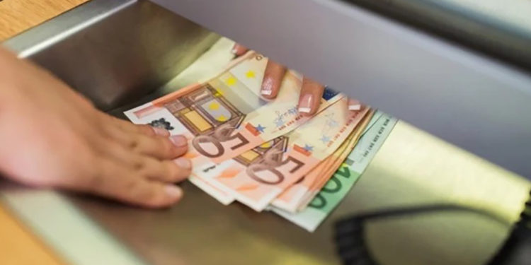 Diaspora dorëlirë, dërgoi 1 miliard e 217 milionë euro për 11 muaj