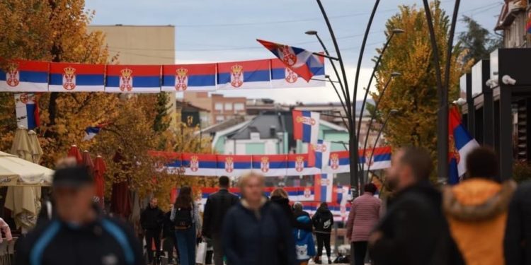 Policia merr një parcelë që përdorej nga institucionet serbe në Mitrovicë të Veriut