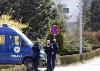 Shkëmbim zjarri mes Policisë dhe disa personave në Zubin Potok, arrestohet një serb