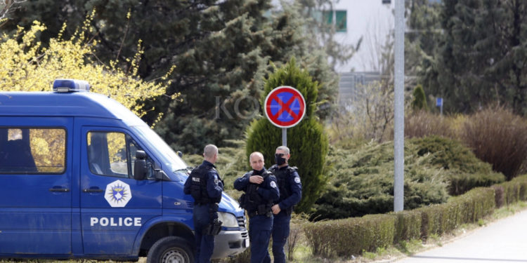 Shkëmbim zjarri mes Policisë dhe disa personave në Zubin Potok, arrestohet një serb