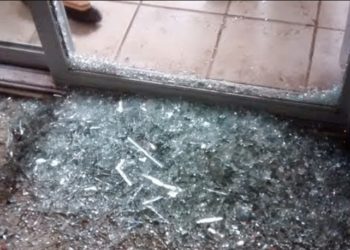 Thyhen xhamat e zyrave të UNMIK-ut në veri, Policia: Ne ekzaminuam vendin, s’e dimë çka ka pasur brenda