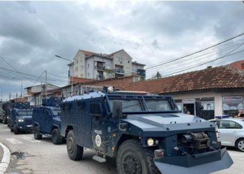 Policia me aksion në Leposaviq, po kryen një bastisje