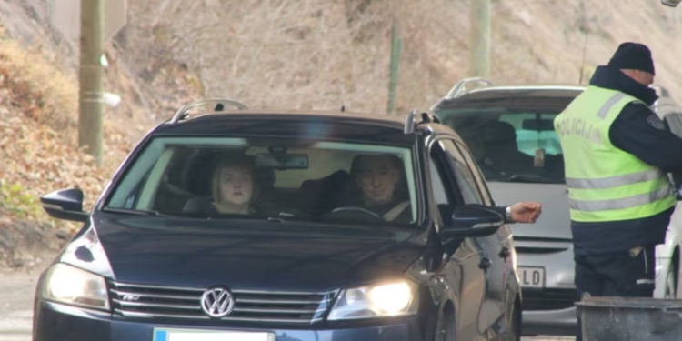 Makinat me targa RKS lëvizin lirshëm në Serbi