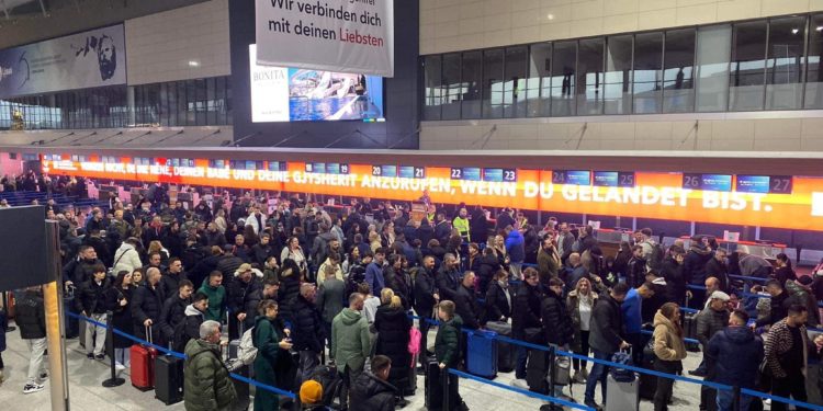 Fluks i madh/ 45 aeroplanë pritet të nisen nesër nga Aeroporti i Prishtinës