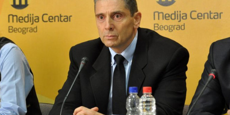 U arrestua pasi i kërkoi falje Kosovës për krimet serbe, Sanduloviq përfundon në spitalin ushtarak në Beograd