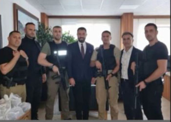 Policët me armë të gjata, ministri Krasniqi dhe kryetari Hetemi “s’e lëshojnë fronin” në Leposaviq