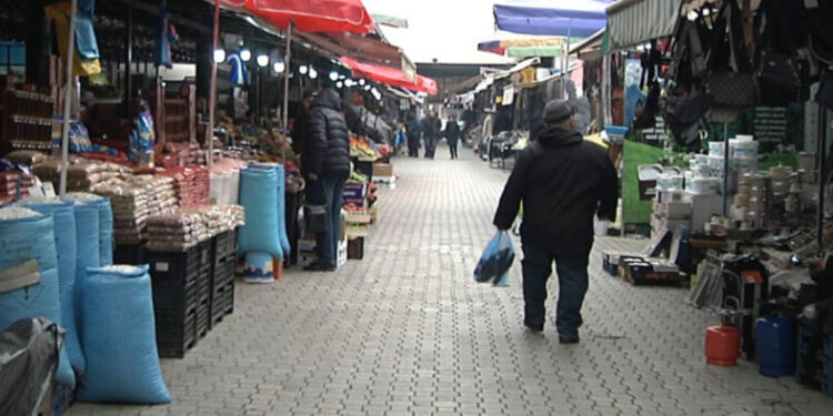 Dilema e tregtarëve në veri: T’i paguajnë taksat a t’i mbyllin bizneset