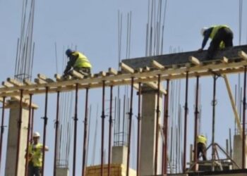 Mitrovicasi bie nga kati i dytë gjatë punës në ndërtimtari, dërgohet për tretman mjekësorë në QKUK