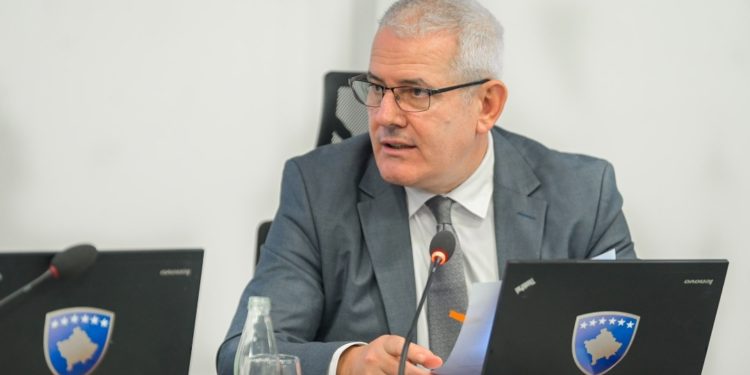 Sveçla shkon në Preshevë, takohet me Kamberin dhe figura të tjera atje