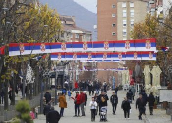 Serbët të revoltuar e shqiptarët i duartrokasin pagesës së rrymës në veri