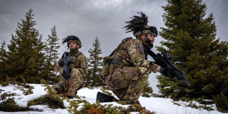 Komandanti i KFOR-it: Jemi të gatshëm t’i përgjigjemi çdo lloj kërcënimi për Kosovën