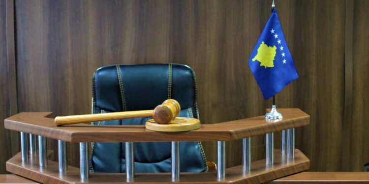 Mungojnë dy të akuzuarit, shtyhet gjykimi për vrasje në tentativë në Mitrovicë