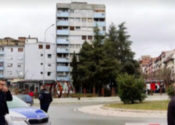 Rreth 200 fletushka që bëjnë “thirrje për rezistencë ndaj Policisë së Kosovës” u shpërndanë në veri