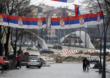 Shpërndarja e fletushkave në veri, policia interviston dy serbë