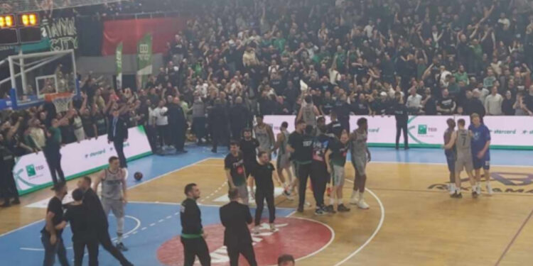 Finalja e Kupës së Kosovës, një tifoz kapet me armë ilegale jashtë palestrës ‘Shani Nushi’ në Gjakovë