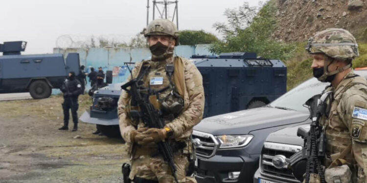 Pas largimit nga Komuna e Zveçanti, KFOR-i vazhdon patrullimin në zonë: Po punojmë ngushtë me Policinë e Kosovës