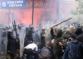 Dy serbë pranojnë fajësinë për huliganizëm ndaj KFOR-it, njëri dënohet me 6 muaj burgim, tjetri 6 mijë euro gjobë