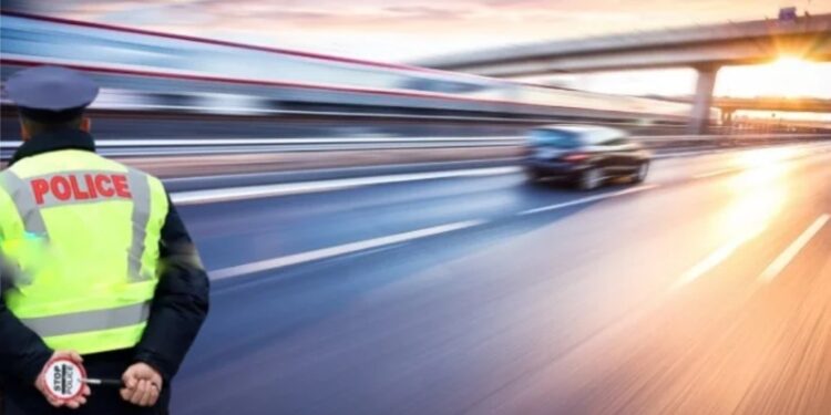 Gara me vetura në rrugën Mitrovicë-Vushtrri, ndërhyn Policia