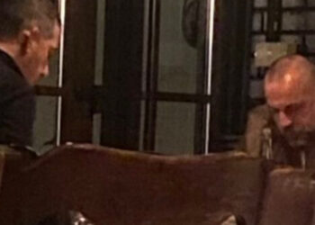 Në X publikohet një fotografi e Marko Gjuriqit me Milan Radojiçiqin e kërkuar nga Interpoli – thuhet se janë takuar në restorant