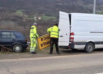 Petkoviq për tabelat e trafikut: Ciriliku ka mbijetuar me shekuj, do t’i mbijetojë edhe një tiran të vogël