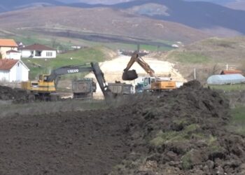 Ndërpriten punimet në magjistrale në një fshat të Vushtrrisë, shkak pronat