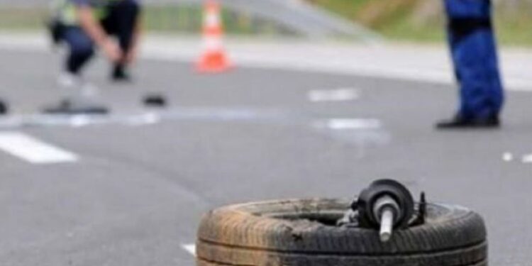 Aksident në rrugën Mitrovicë- Pejë, lëndohet një person