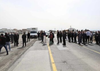 Protestojnë banorët e dy fshatrave të Vushtrrisë, kërkojnë ndërtimin e një rrethrrotullimi