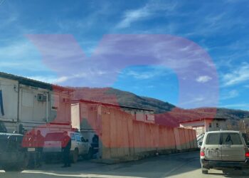 Gjatë patrullimit me KFOR-in, policia vëren një veturë duke hyrë ilegalisht nga Serbia në Kosovë