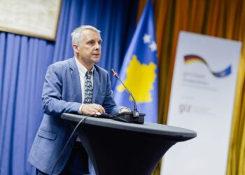 Ambasadori Rohde njëjtë si Von Cramon: Serbia të ndalojë së turpëruari veten