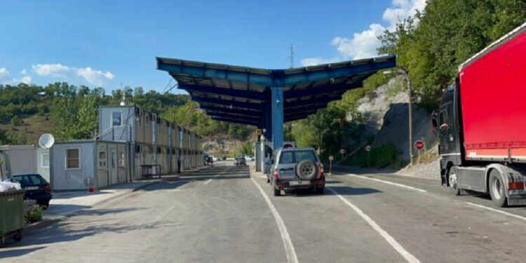 Serbi tentoi ta korruptojë policin e Kosovës me 50 euro, por arrestohet