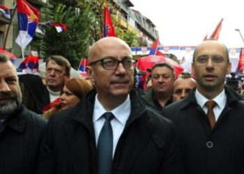 “S’i kanë 50%, kaq e thjeshtë” – Dorëzimi i Listës Serbe dhe bojkotimi për shkarkimin e kryetarëve shqiptarë