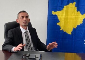 Kryetari i Komunës së Zveçanit kthehet në objektin komunal pas një viti