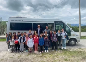 Komuna e Zveçanit siguron transport për nxënsit e arsimit fillor dhe të mesëm të ulët