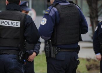 Një person në Leposaviq raporton se deshën t’ia djegin veturën