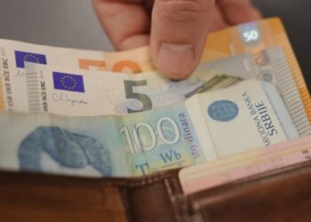 Zbatimi i rregullores së re nuk po përfillet – Pagesat po vazhdojnë me euro dhe me dinarë